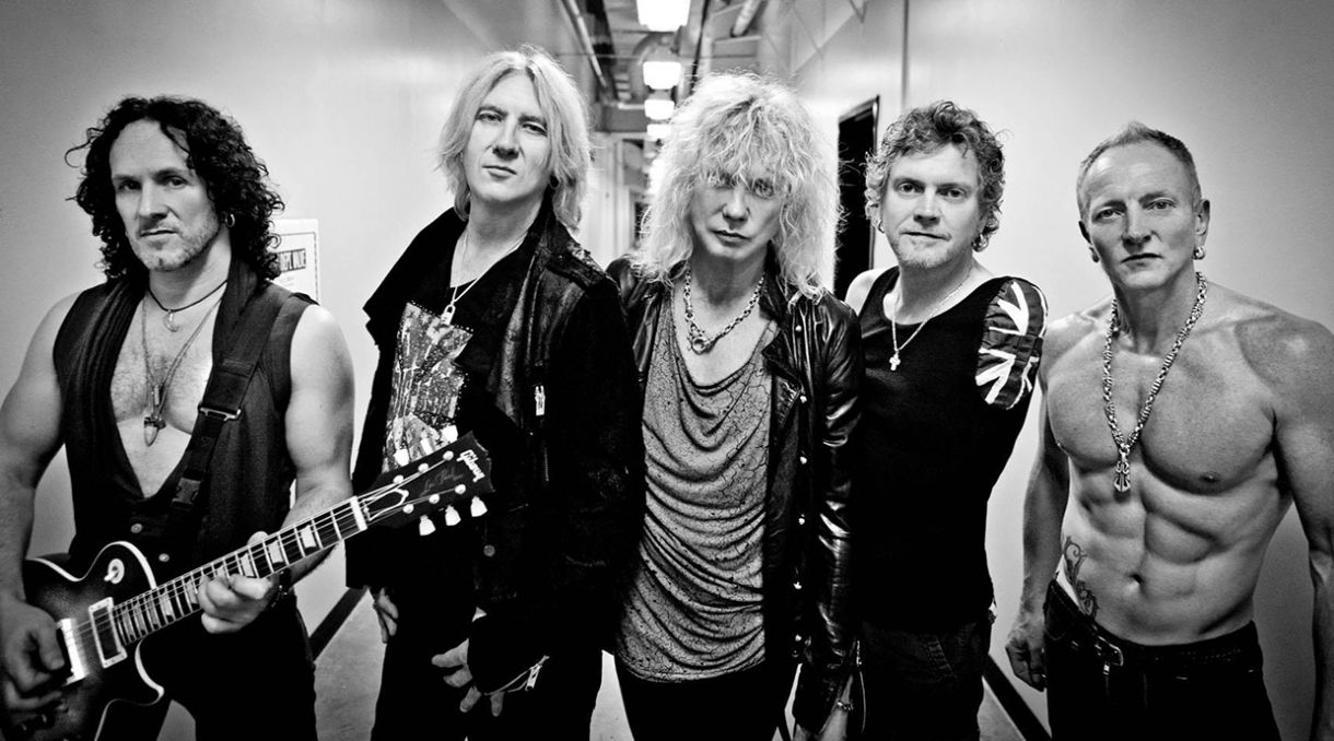 Def Leppard on Stage
