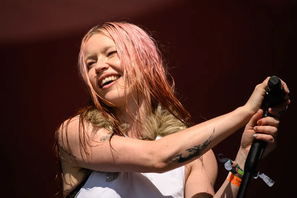 Wet Leg on Stage